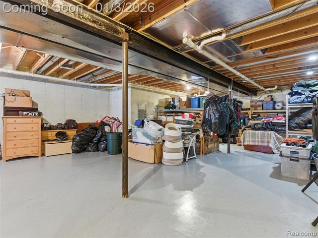 8153 Sashabaw Ridge Drive, Clarkston, MI 48348