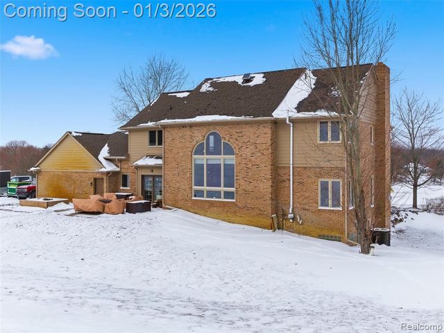 8153 Sashabaw Ridge Drive, Clarkston, MI 48348