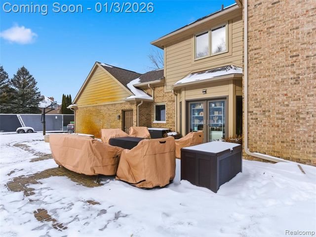 8153 Sashabaw Ridge Drive, Clarkston, MI 48348