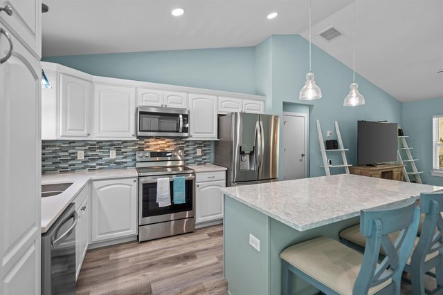 907 Queen Rd, St Augustine, FL 32086