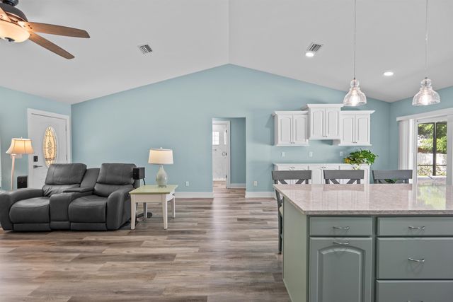 907 Queen Rd, St Augustine, FL 32086