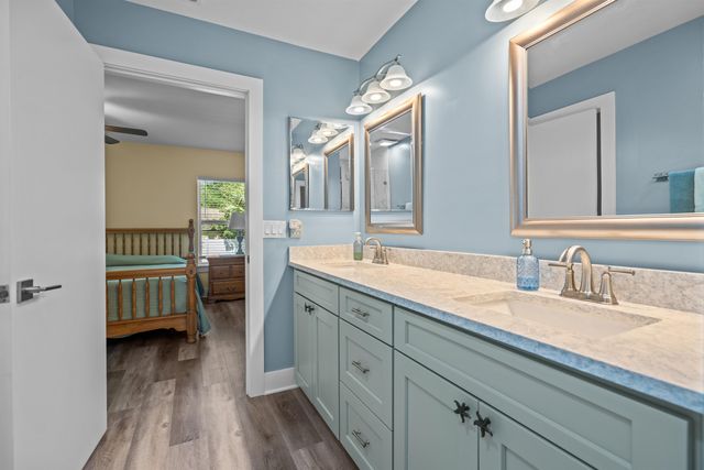 907 Queen Rd, St Augustine, FL 32086