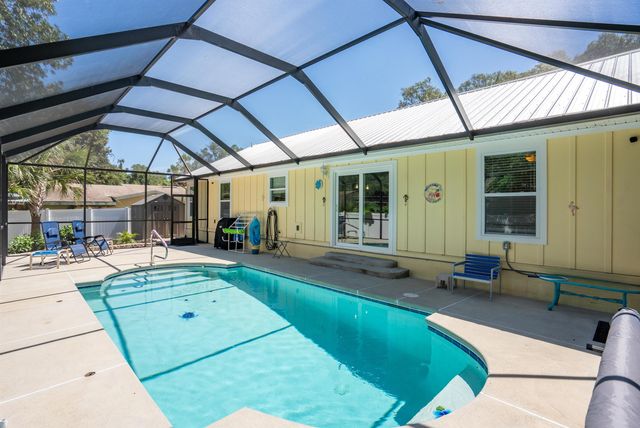 907 Queen Rd, St Augustine, FL 32086