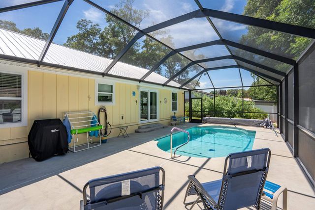 907 Queen Rd, St Augustine, FL 32086
