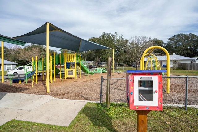 907 Queen Rd, St Augustine, FL 32086