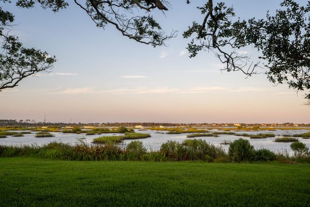 907 Queen Rd, St Augustine, FL 32086
