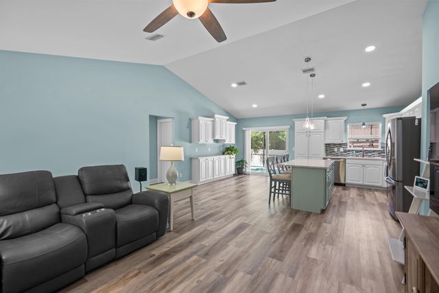 907 Queen Rd, St Augustine, FL 32086