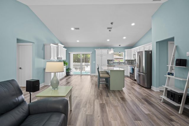 907 Queen Rd, St Augustine, FL 32086