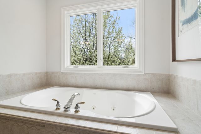 425 BROOKMONT Lane, North Barrington, IL 60010