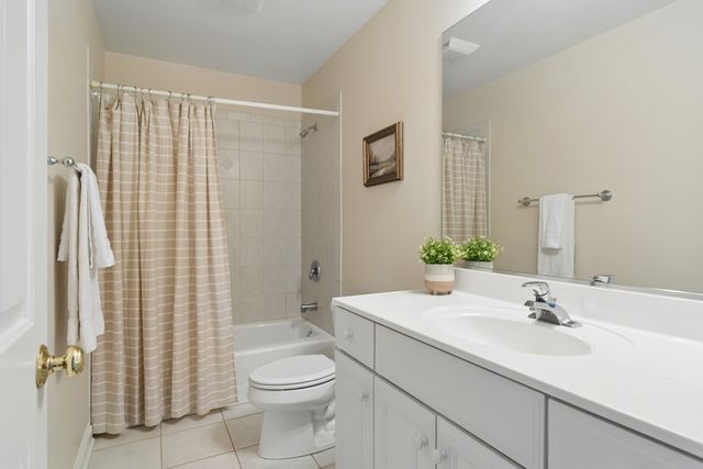 425 BROOKMONT Lane, North Barrington, IL 60010
