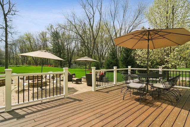 425 BROOKMONT Lane, North Barrington, IL 60010