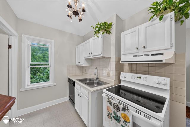 327 Reid Road, Grand Blanc, MI 48439