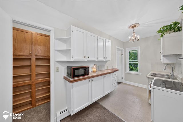 327 Reid Road, Grand Blanc, MI 48439