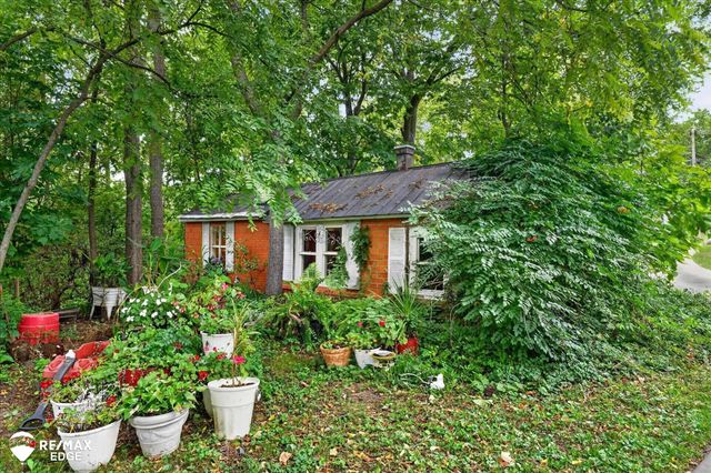 327 Reid Road, Grand Blanc, MI 48439