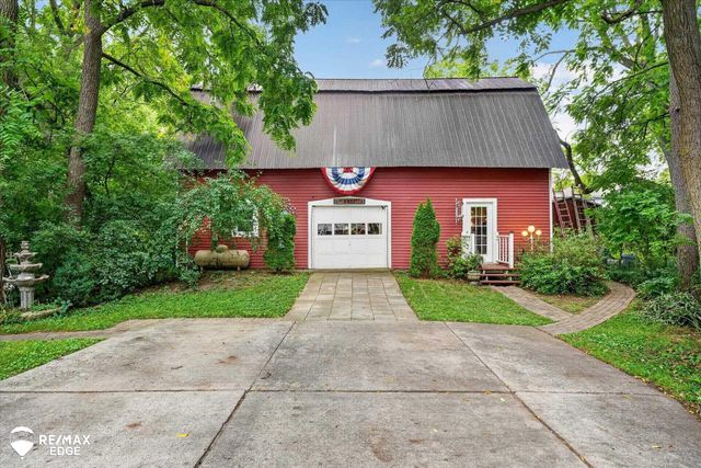 327 Reid Road, Grand Blanc, MI 48439