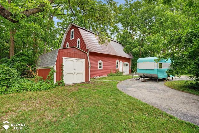 327 Reid Road, Grand Blanc, MI 48439