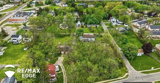 327 Reid Road, Grand Blanc, MI 48439