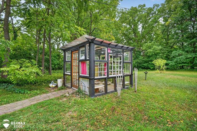 327 Reid Road, Grand Blanc, MI 48439