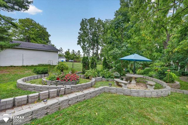 327 Reid Road, Grand Blanc, MI 48439