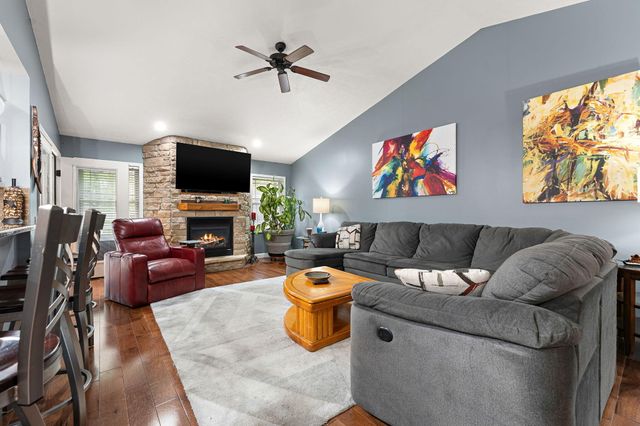 2737 S Smithfield Court, La Porte, IN 46350
