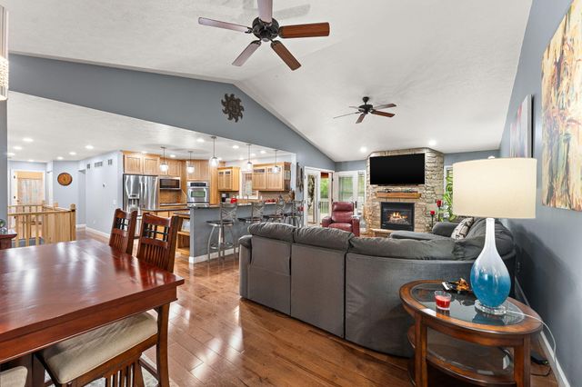 2737 S Smithfield Court, La Porte, IN 46350