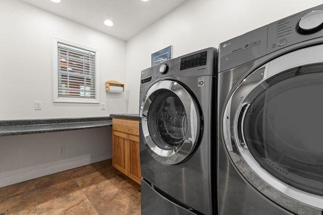 2737 S Smithfield Court, La Porte, IN 46350