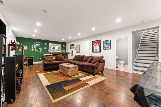 2737 S Smithfield Court, La Porte, IN 46350
