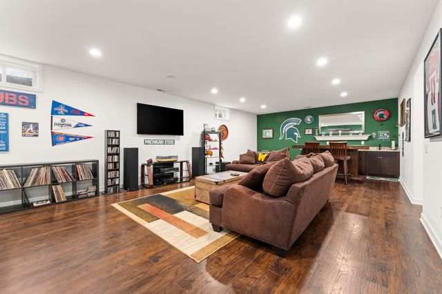 2737 S Smithfield Court, La Porte, IN 46350
