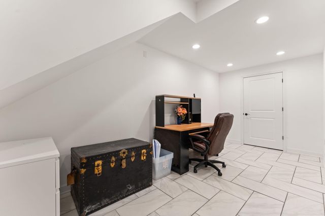 2737 S Smithfield Court, La Porte, IN 46350