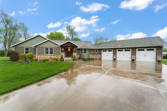 2737 S Smithfield Court, La Porte, IN 46350
