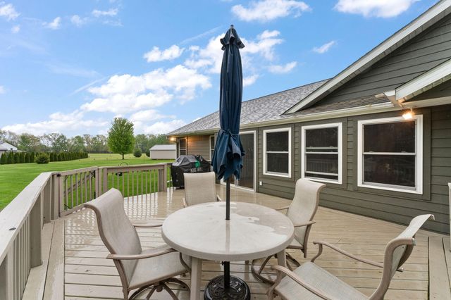 2737 S Smithfield Court, La Porte, IN 46350