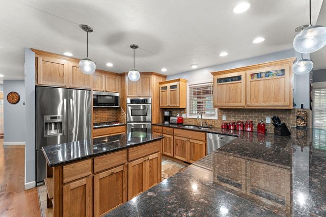 2737 S Smithfield Court, La Porte, IN 46350