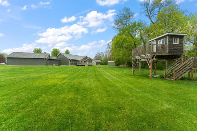 2737 S Smithfield Court, La Porte, IN 46350