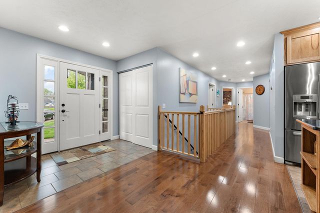 2737 S Smithfield Court, La Porte, IN 46350