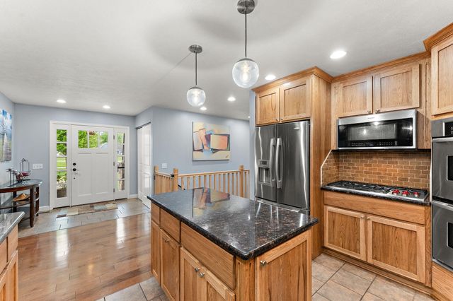 2737 S Smithfield Court, La Porte, IN 46350