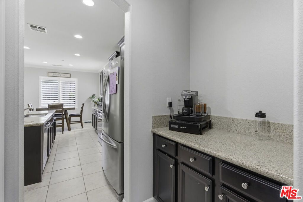 Image 11 of property listing at 5808 Moonstone Peak Drive, Bakersfield, CA 93313