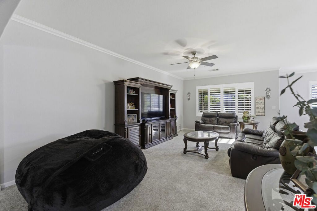 Image 12 of property listing at 5808 Moonstone Peak Drive, Bakersfield, CA 93313