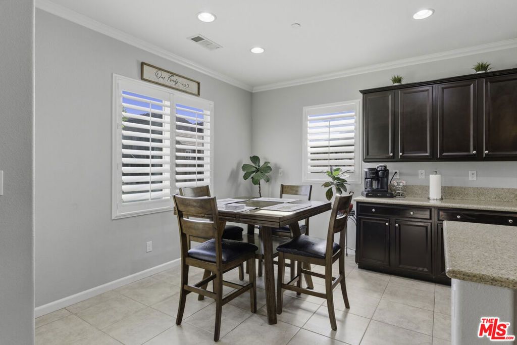 Image 15 of property listing at 5808 Moonstone Peak Drive, Bakersfield, CA 93313