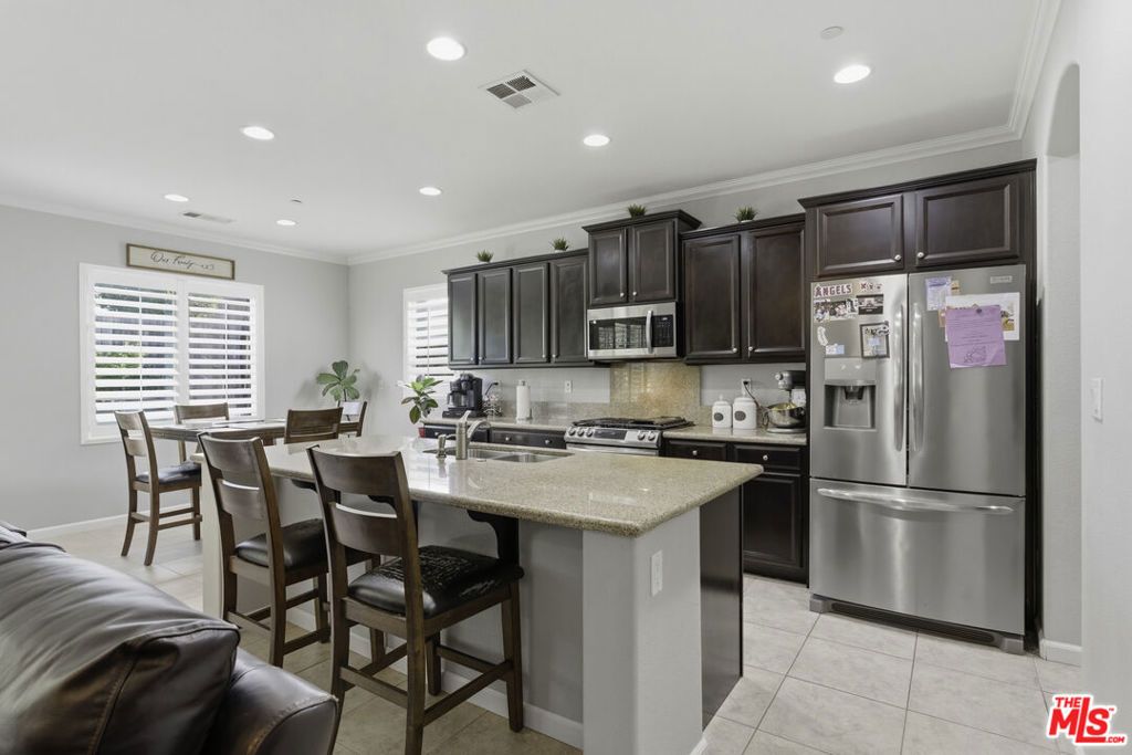 Image 17 of property listing at 5808 Moonstone Peak Drive, Bakersfield, CA 93313