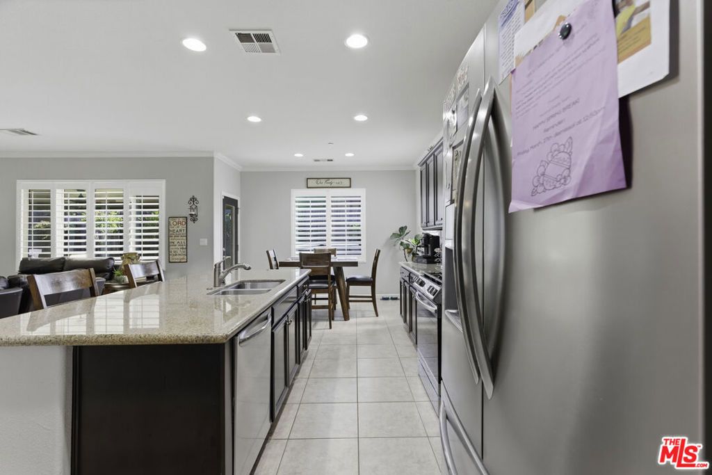 Image 18 of property listing at 5808 Moonstone Peak Drive, Bakersfield, CA 93313