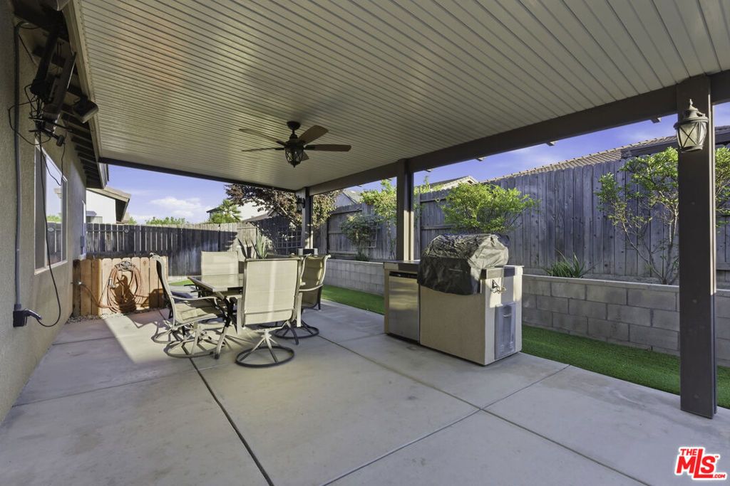 Image 34 of property listing at 5808 Moonstone Peak Drive, Bakersfield, CA 93313