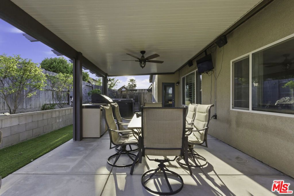 Image 36 of property listing at 5808 Moonstone Peak Drive, Bakersfield, CA 93313