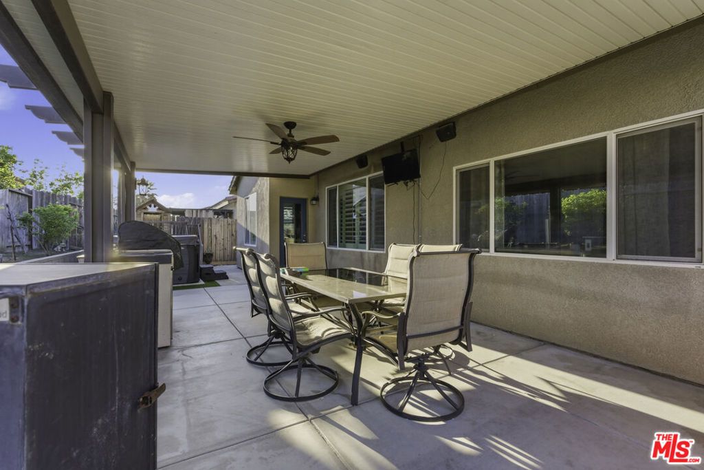 Image 37 of property listing at 5808 Moonstone Peak Drive, Bakersfield, CA 93313