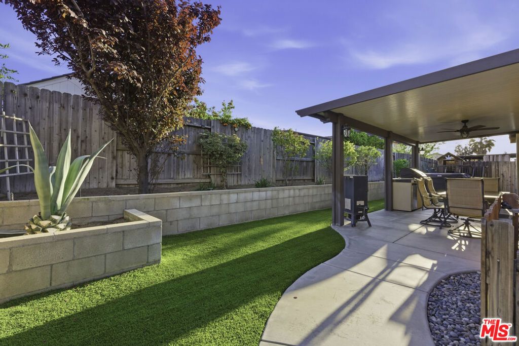 Image 38 of property listing at 5808 Moonstone Peak Drive, Bakersfield, CA 93313