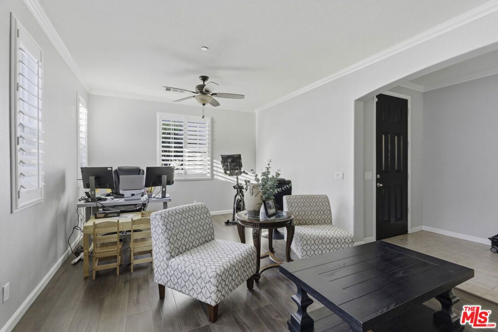 Image 8 of property listing at 5808 Moonstone Peak Drive, Bakersfield, CA 93313