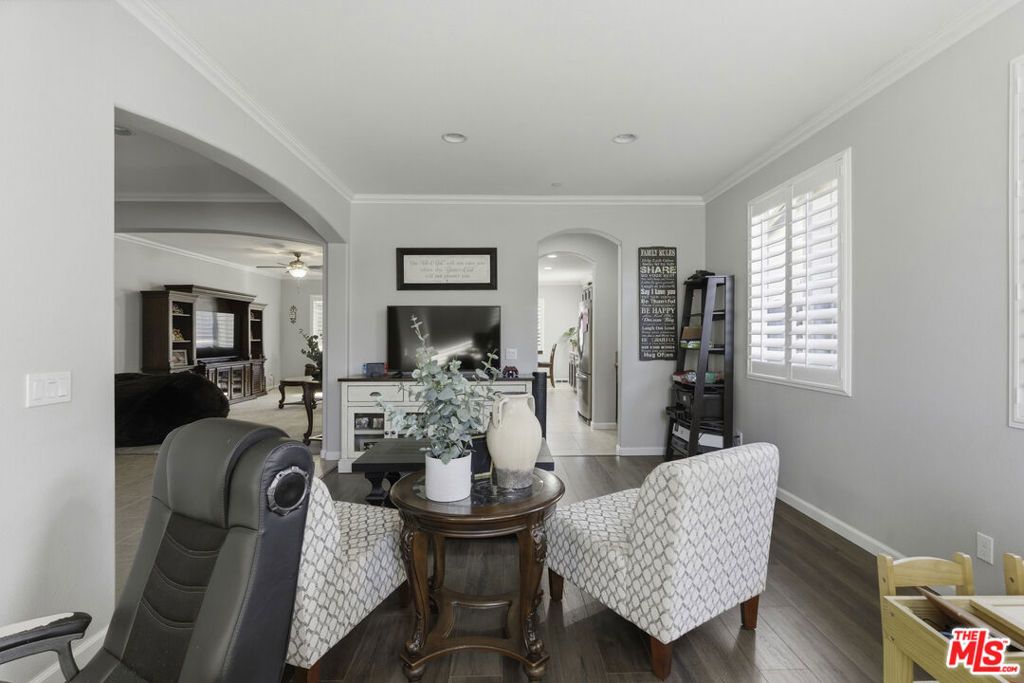 Image 9 of property listing at 5808 Moonstone Peak Drive, Bakersfield, CA 93313