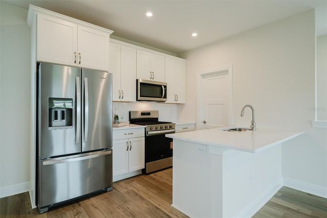 7910 LAKE FLORES AVENUE, Bradenton, FL 34210