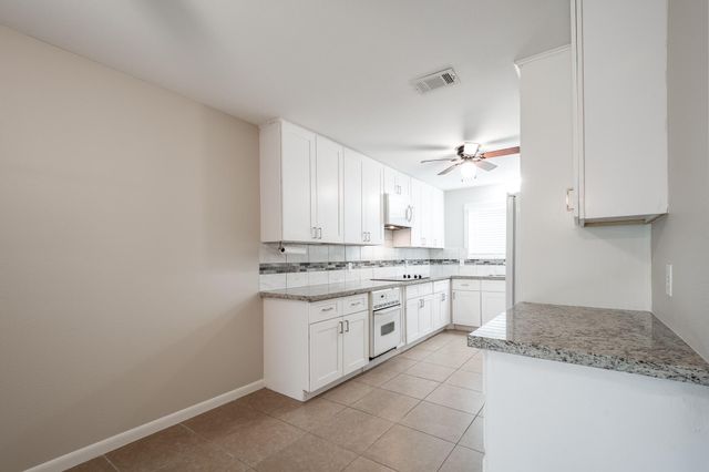 122 Honeysuckle Drive, Baytown, TX 77520