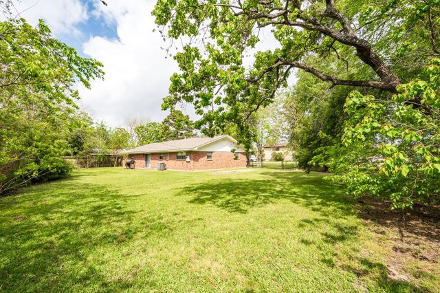 122 Honeysuckle Drive, Baytown, TX 77520