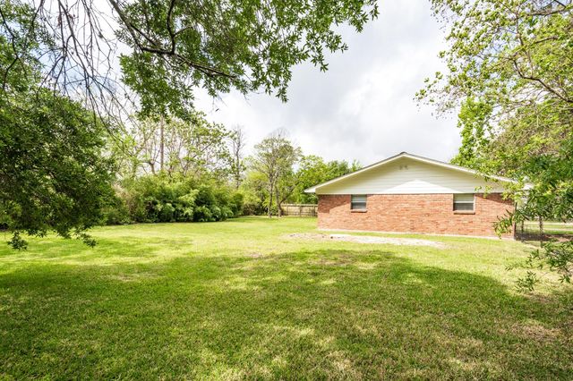 122 Honeysuckle Drive, Baytown, TX 77520